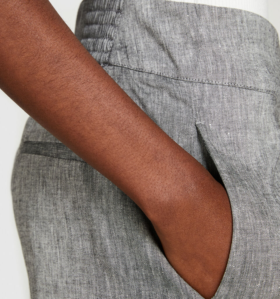 High-waisted shorts - women's shorts - Gray | Sisley image number 5